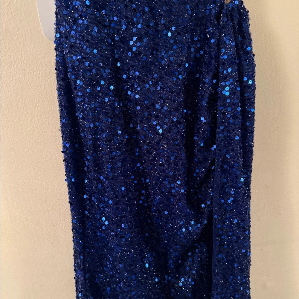 Elegant Blue Sequin Maxi Dress - Picture 6 of 9
